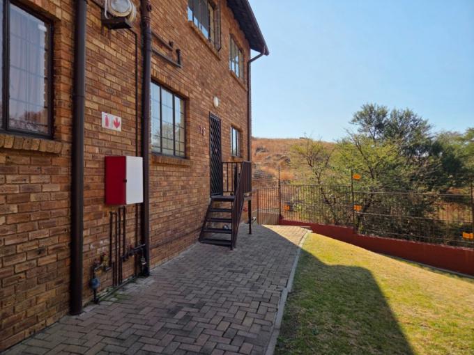 3 Bedroom Simplex for Sale For Sale in South Crest - MR688882
