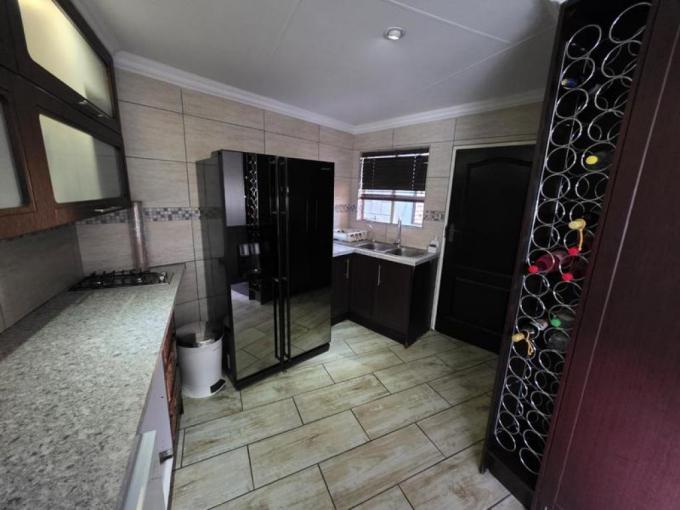 3 Bedroom House for Sale For Sale in Magalieskruin - MR688906