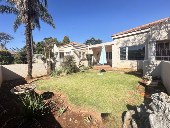 2 Bedroom Simplex for Sale For Sale in Weltevreden Park - MR688914