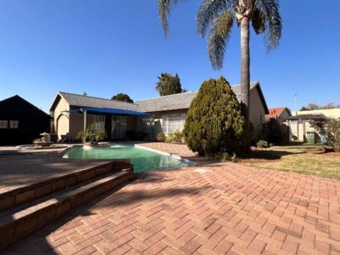 3 Bedroom House for Sale For Sale in Mayberry Park - MR688918