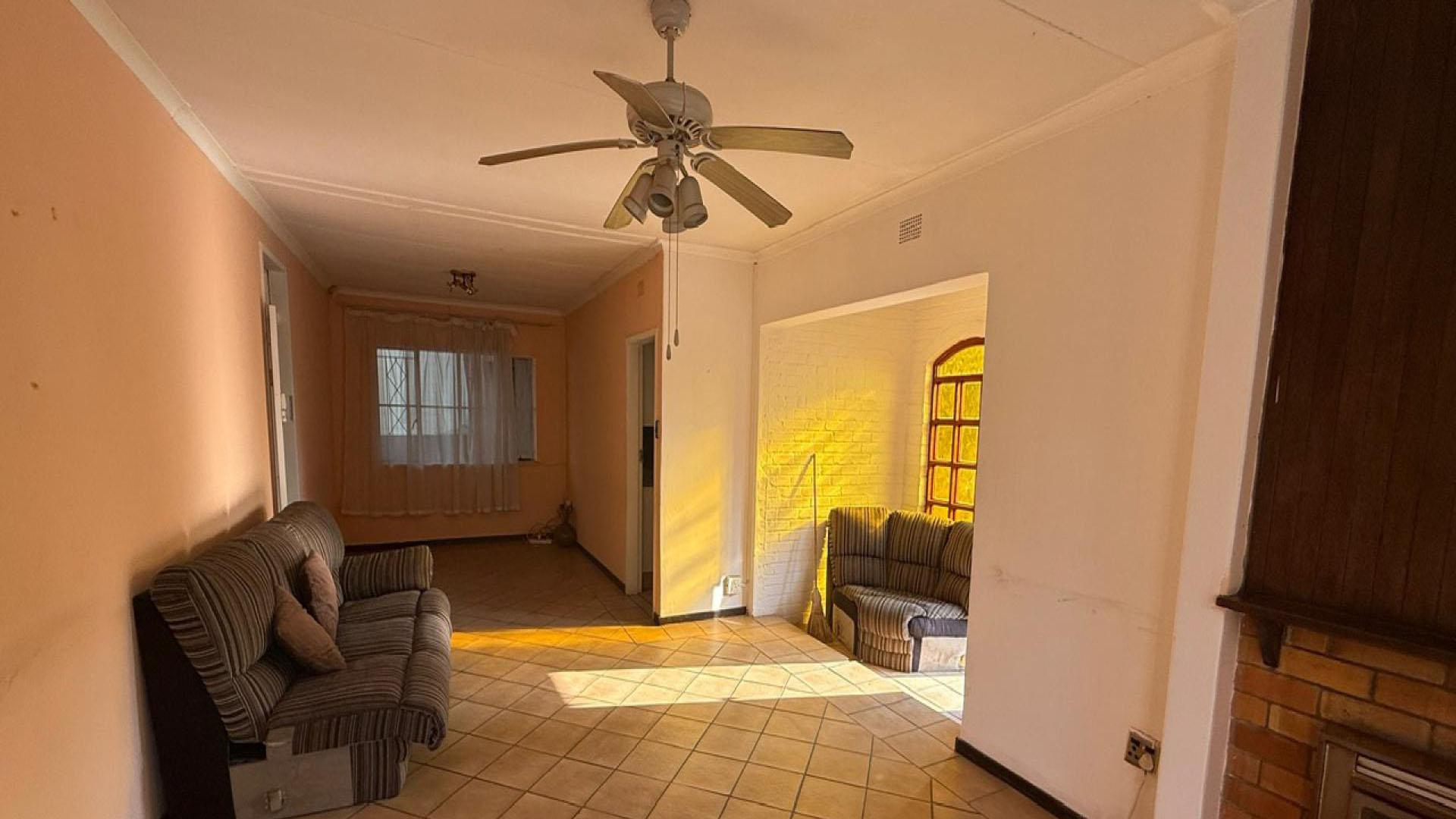 Lounges of property in Croydon