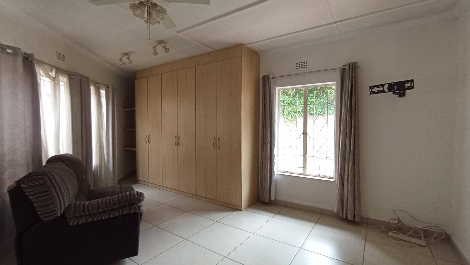 Main Bedroom - 43 square meters of property in Croydon