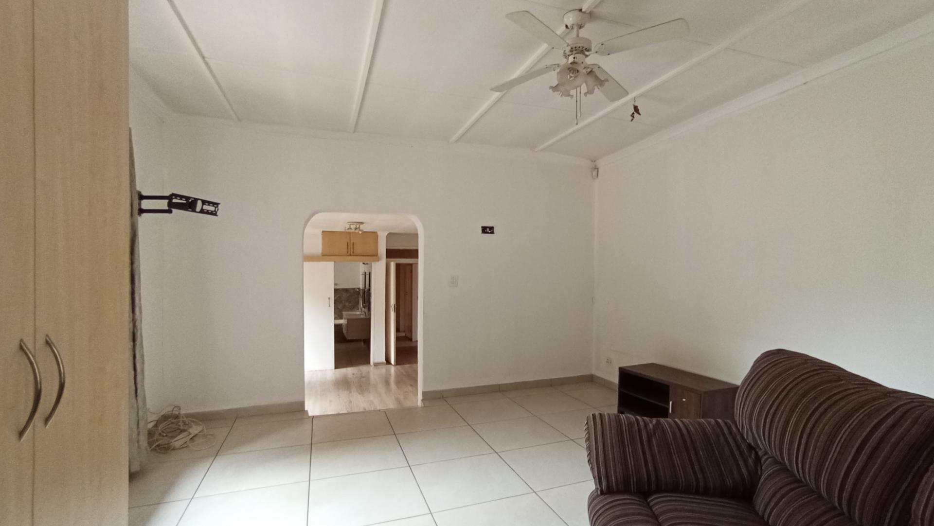 Main Bedroom - 43 square meters of property in Croydon