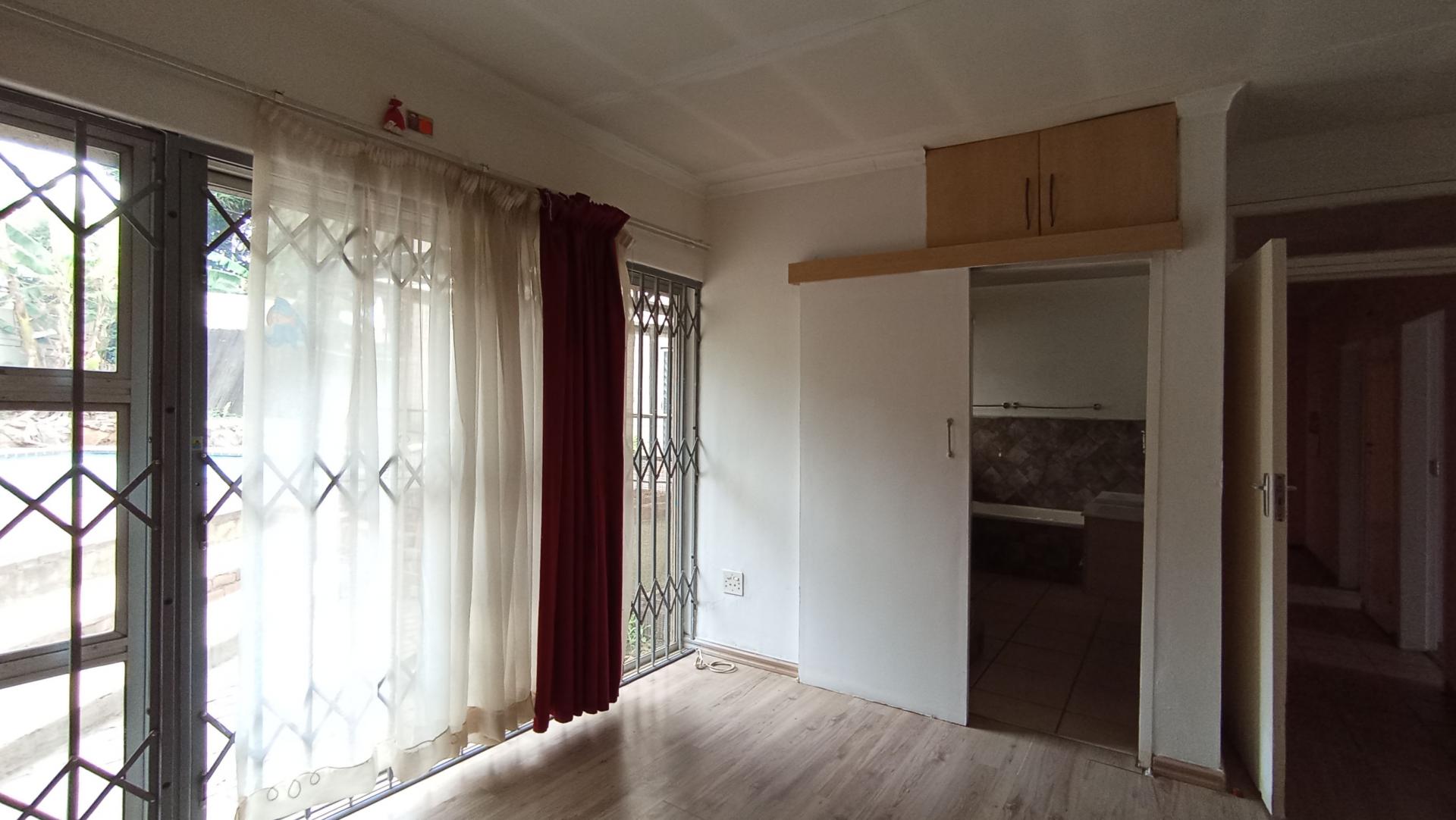 Main Bedroom - 43 square meters of property in Croydon