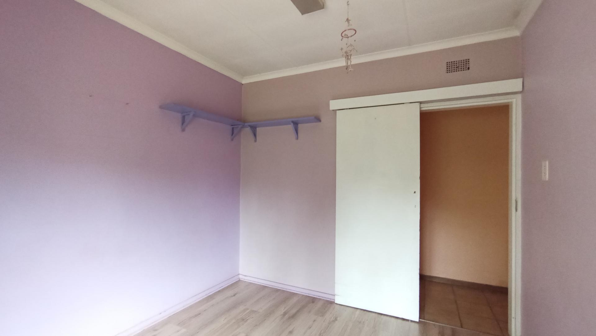 Bed Room 2 - 12 square meters of property in Croydon