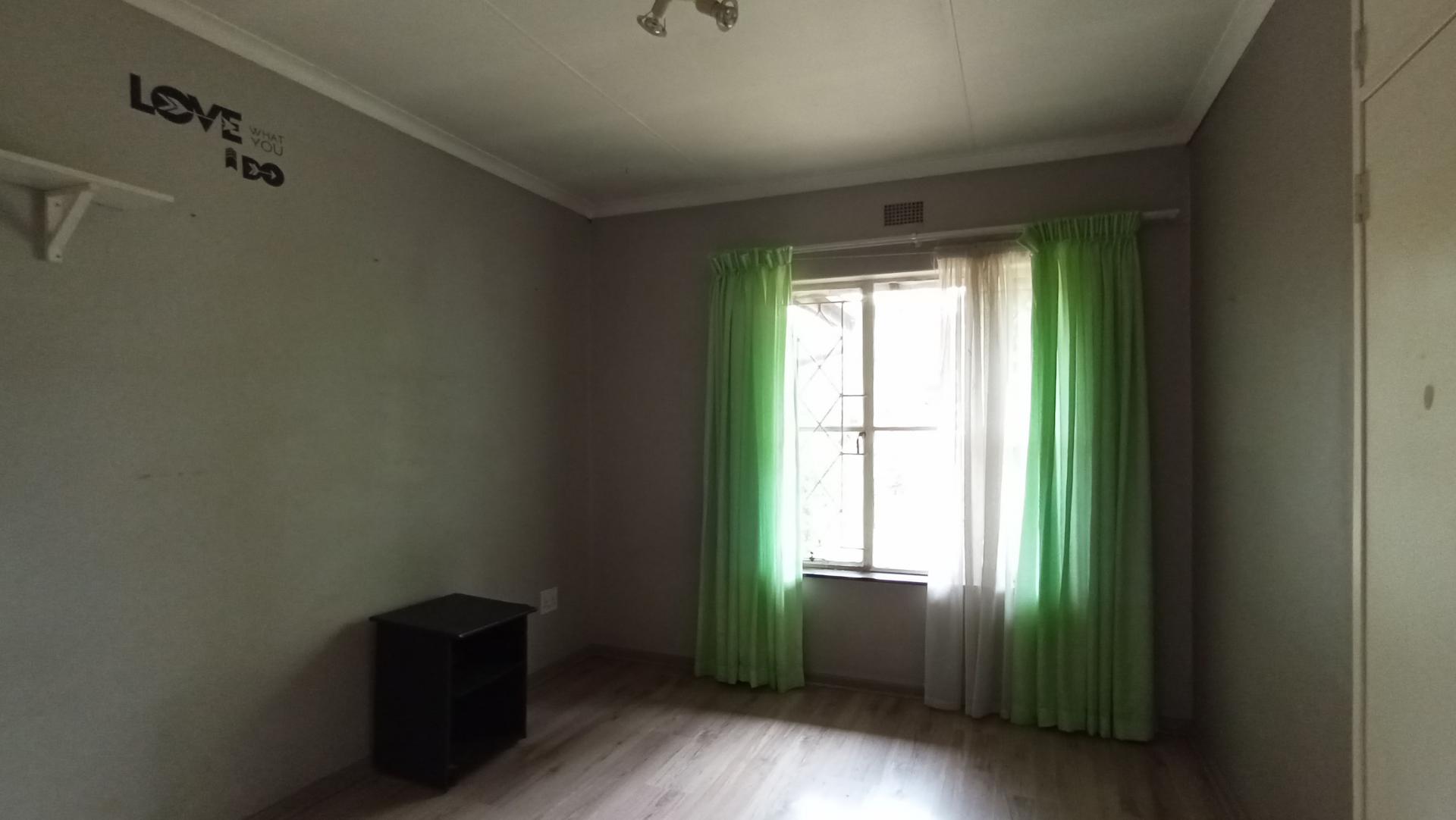 Bed Room 1 - 36 square meters of property in Croydon