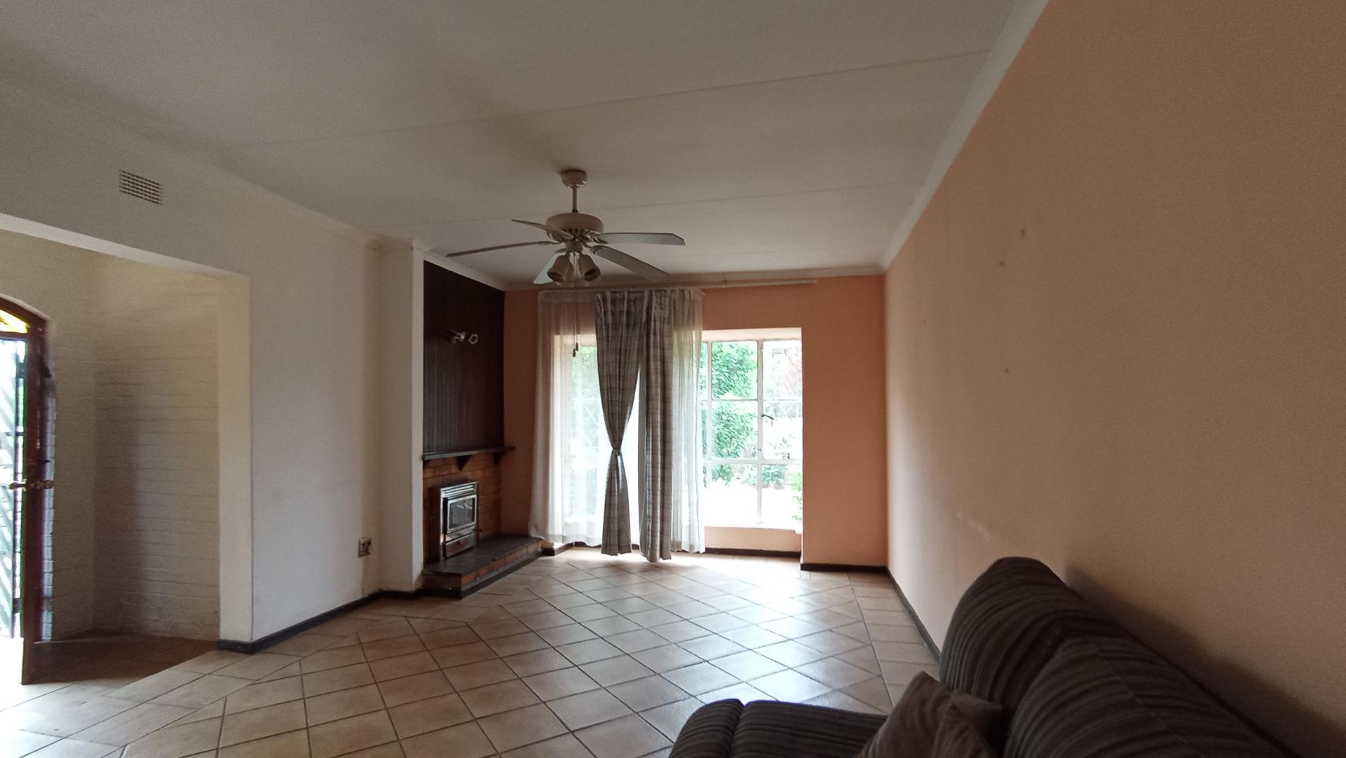 Dining Room - 11 square meters of property in Croydon