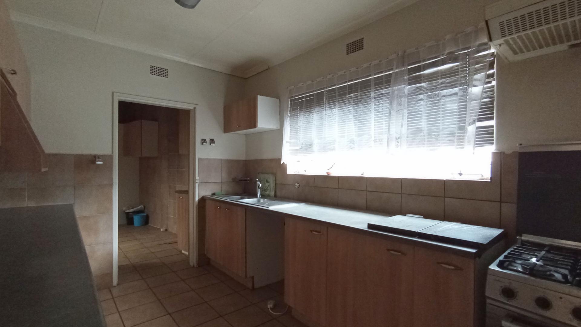 Kitchen - 21 square meters of property in Croydon