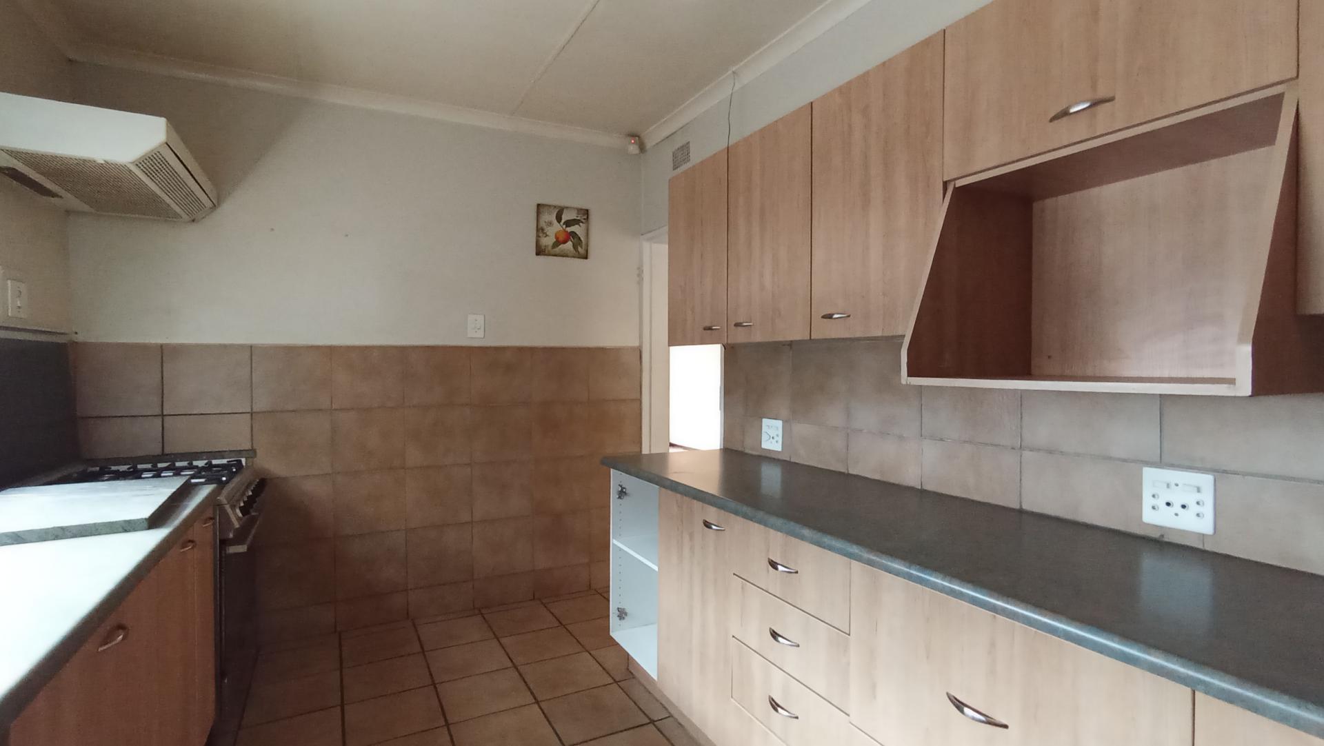 Kitchen - 21 square meters of property in Croydon