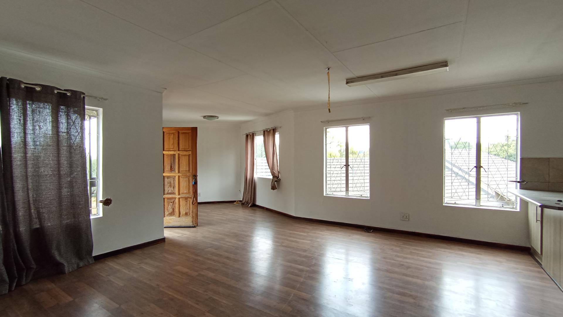 Lounges - 34 square meters of property in Croydon