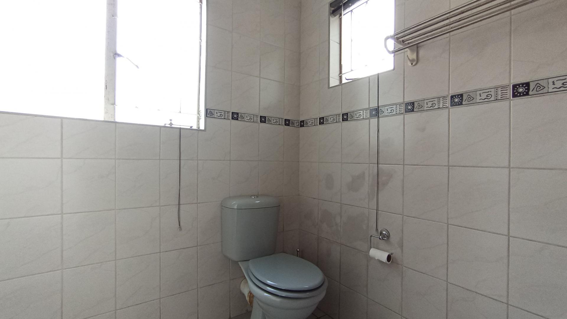 Bathroom 1 - 14 square meters of property in Croydon