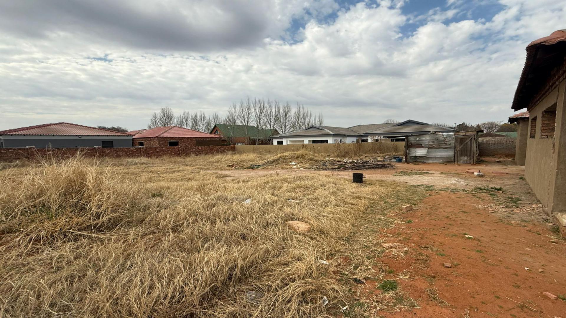 Spaces of property in Flamwood