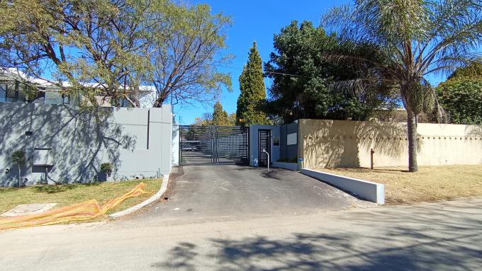 7 Bedroom Freehold Residence for Sale For Sale in Bryanston - Private Sale - MR688963