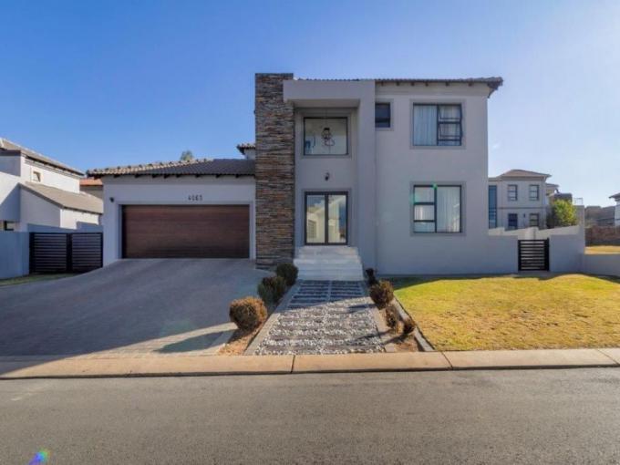 4 Bedroom House for Sale For Sale in Blue Valley Golf Estate - MR689022