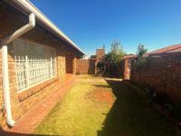  of property in Die Hoewes