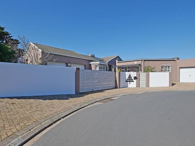 3 Bedroom House for Sale For Sale in Table View - MR689079