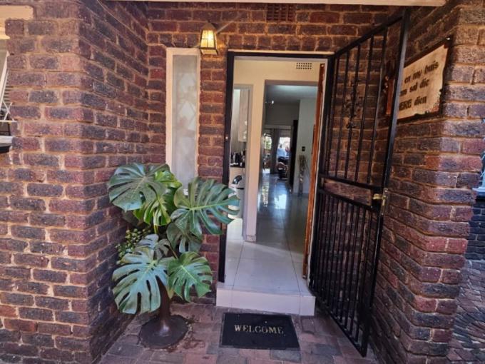 3 Bedroom Simplex for Sale For Sale in Brackenhurst - MR689096