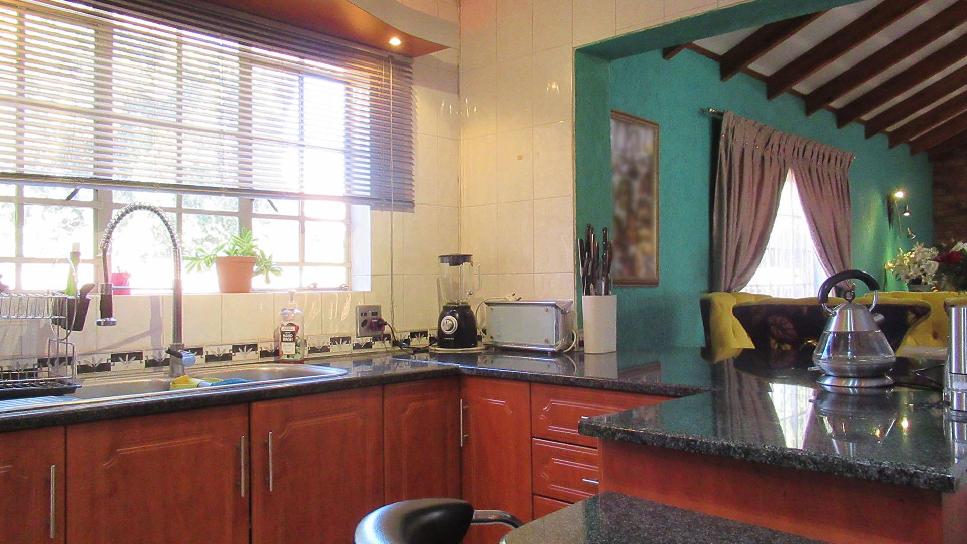 Kitchen - 17 square meters of property in Alan Manor