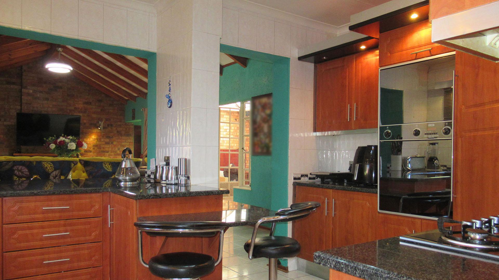 Kitchen - 17 square meters of property in Alan Manor