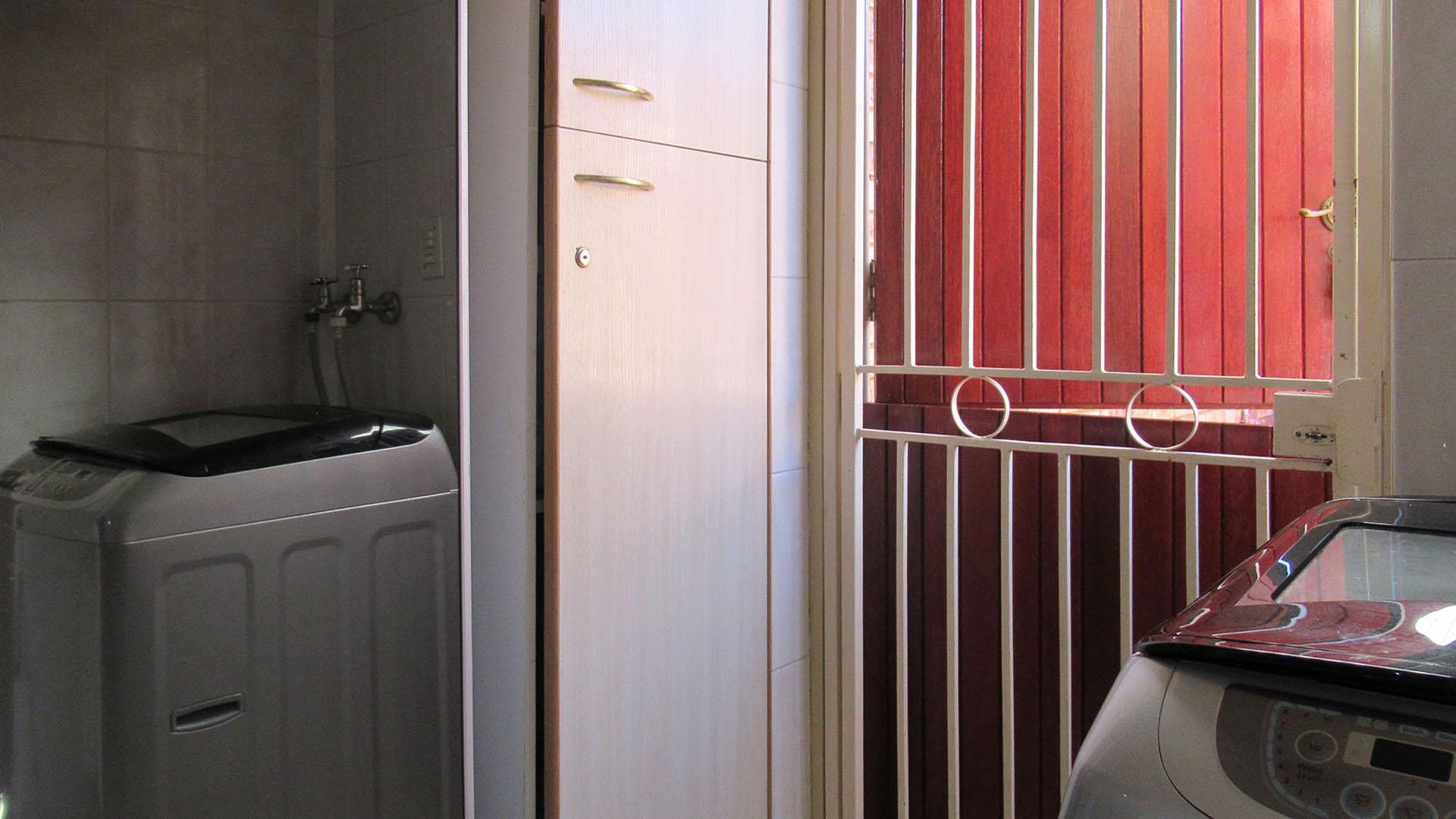 Scullery - 4 square meters of property in Alan Manor