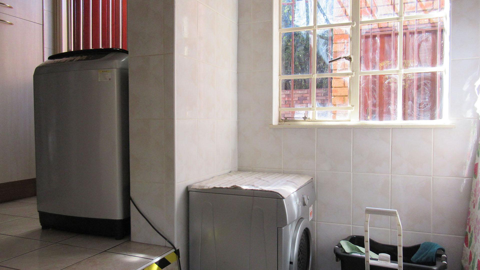 Spaces - 23 square meters of property in Alan Manor