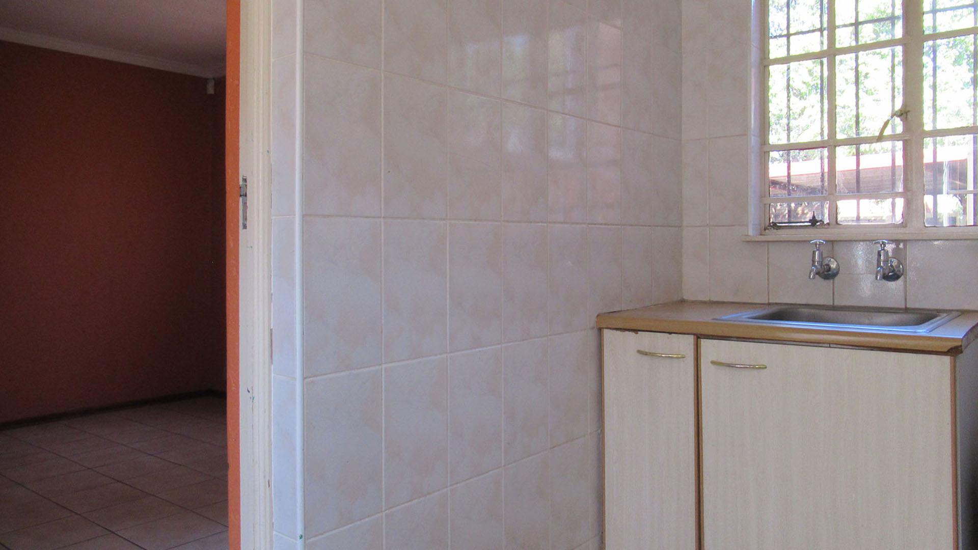 Spaces - 23 square meters of property in Alan Manor