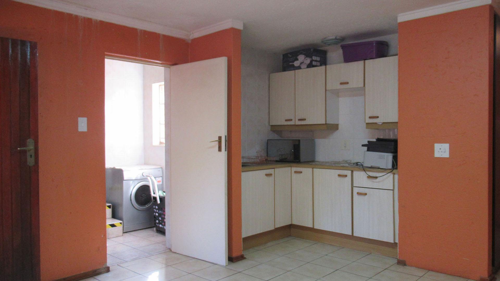 Lounges - 38 square meters of property in Alan Manor