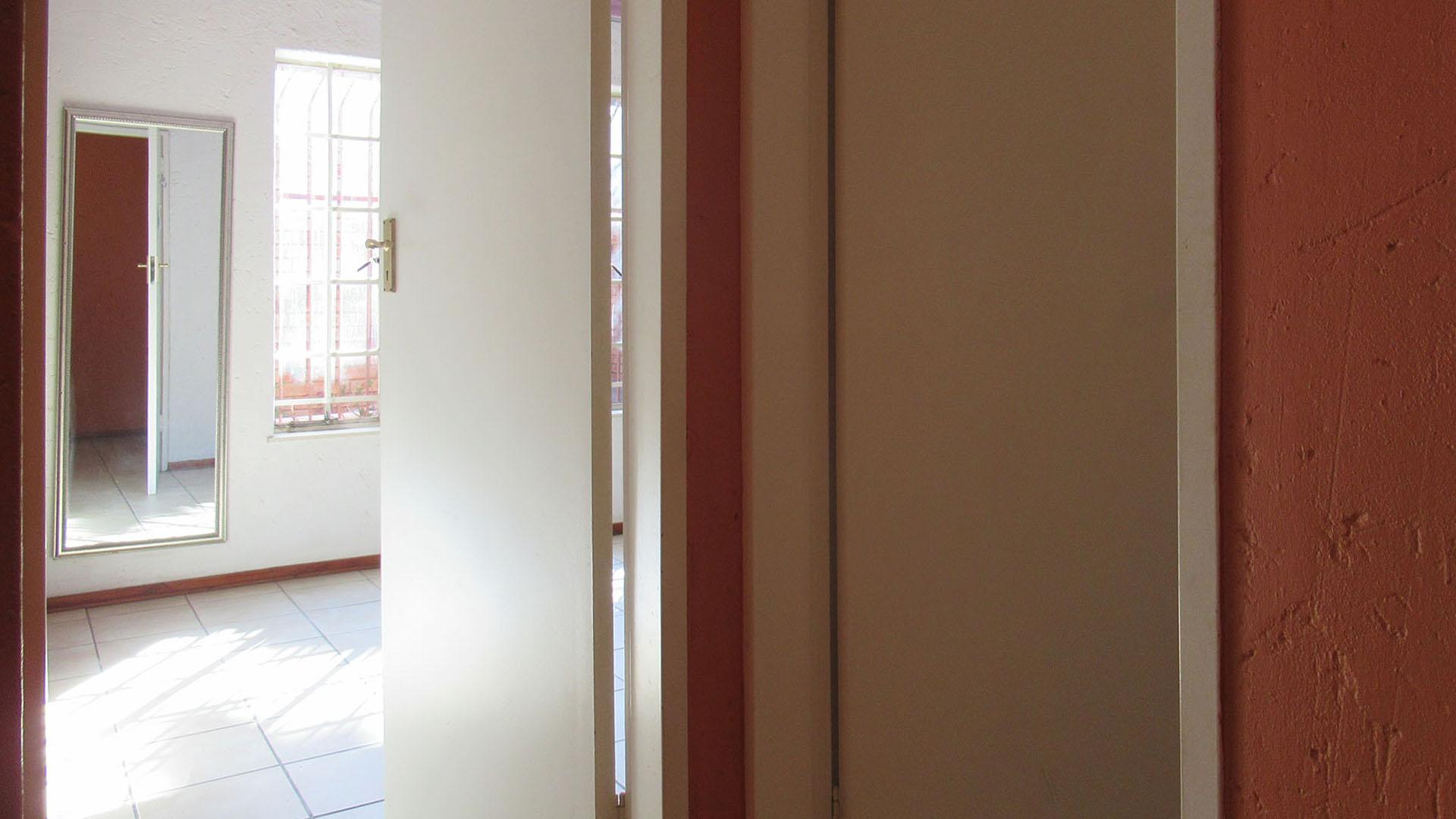 Spaces - 23 square meters of property in Alan Manor