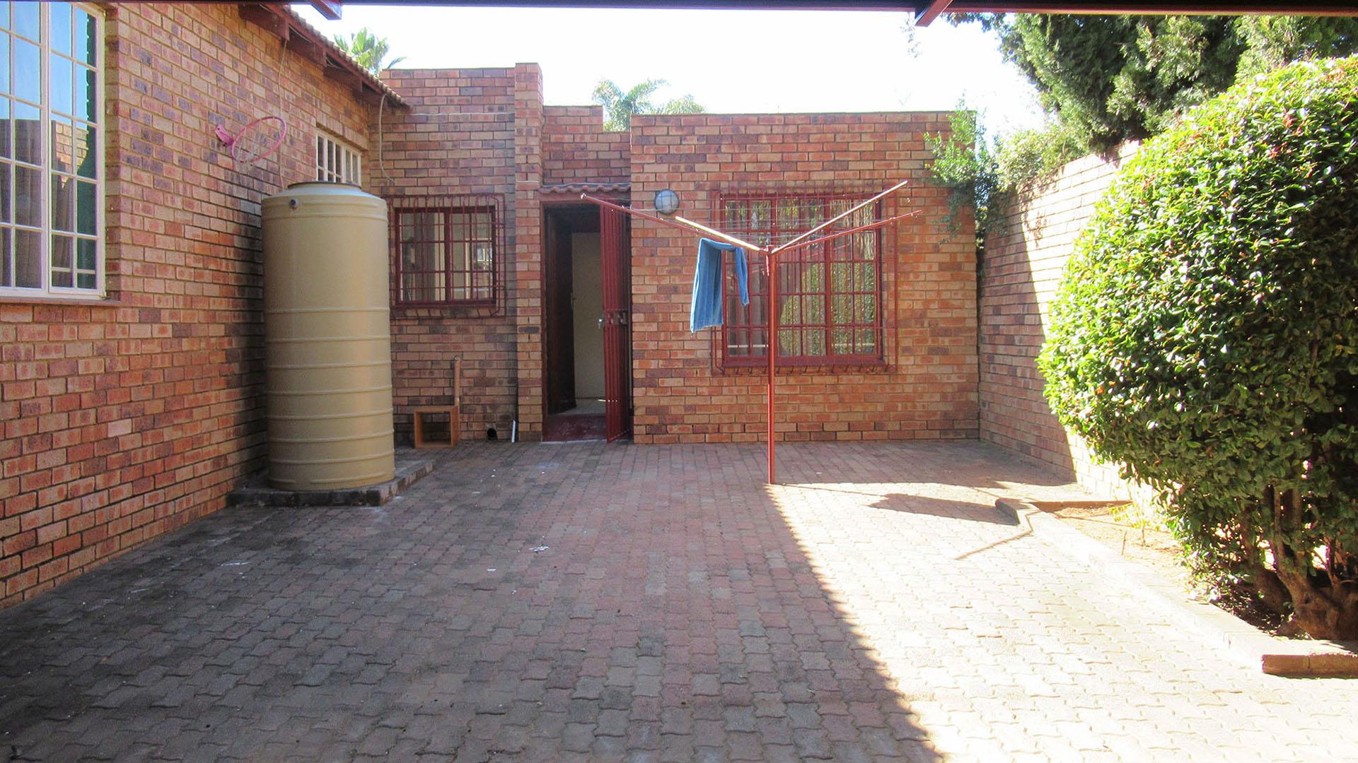 Front View of property in Alan Manor