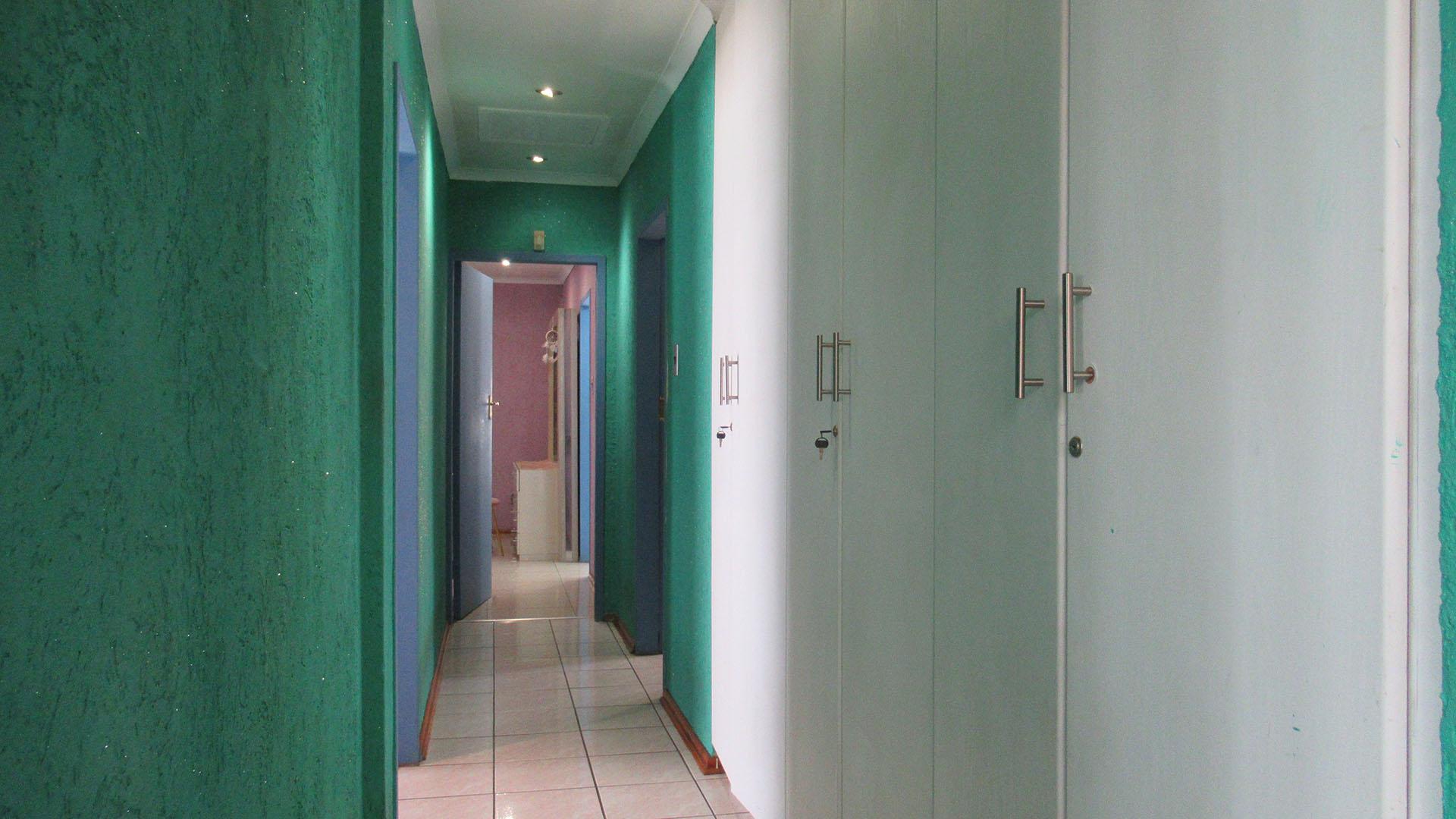 Spaces - 23 square meters of property in Alan Manor