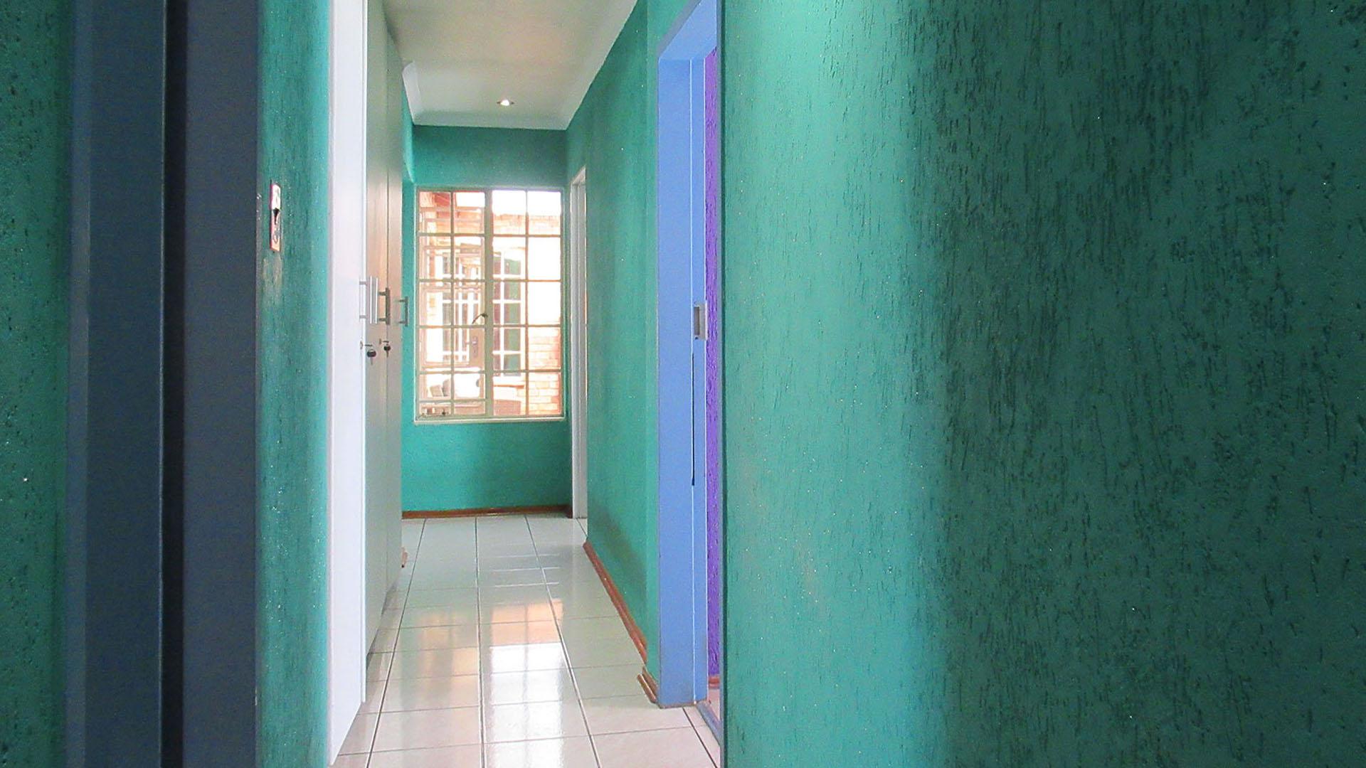 Spaces - 23 square meters of property in Alan Manor