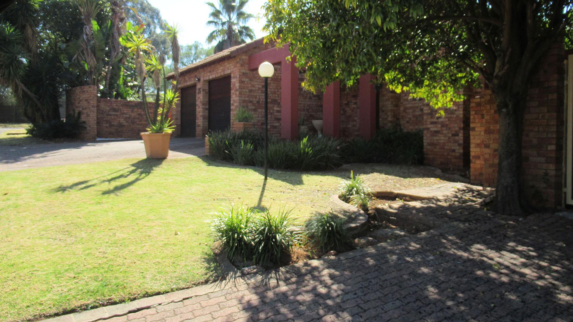 Front View of property in Alan Manor