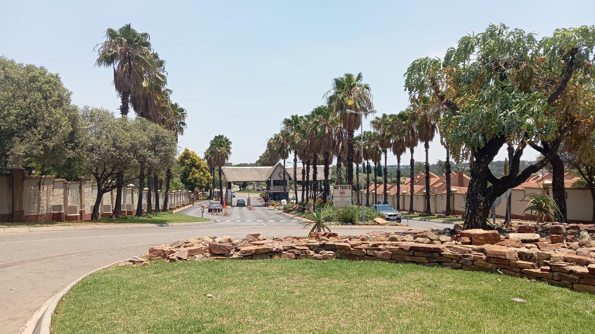 Front View of property in Mooikloof Ridge