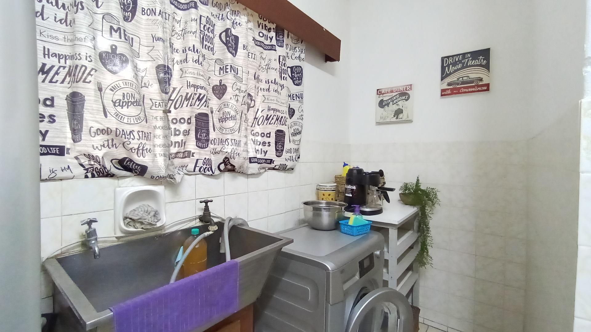 Kitchen - 29 square meters of property in Port Edward