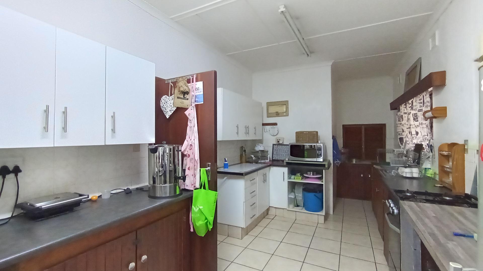 Kitchen - 29 square meters of property in Port Edward