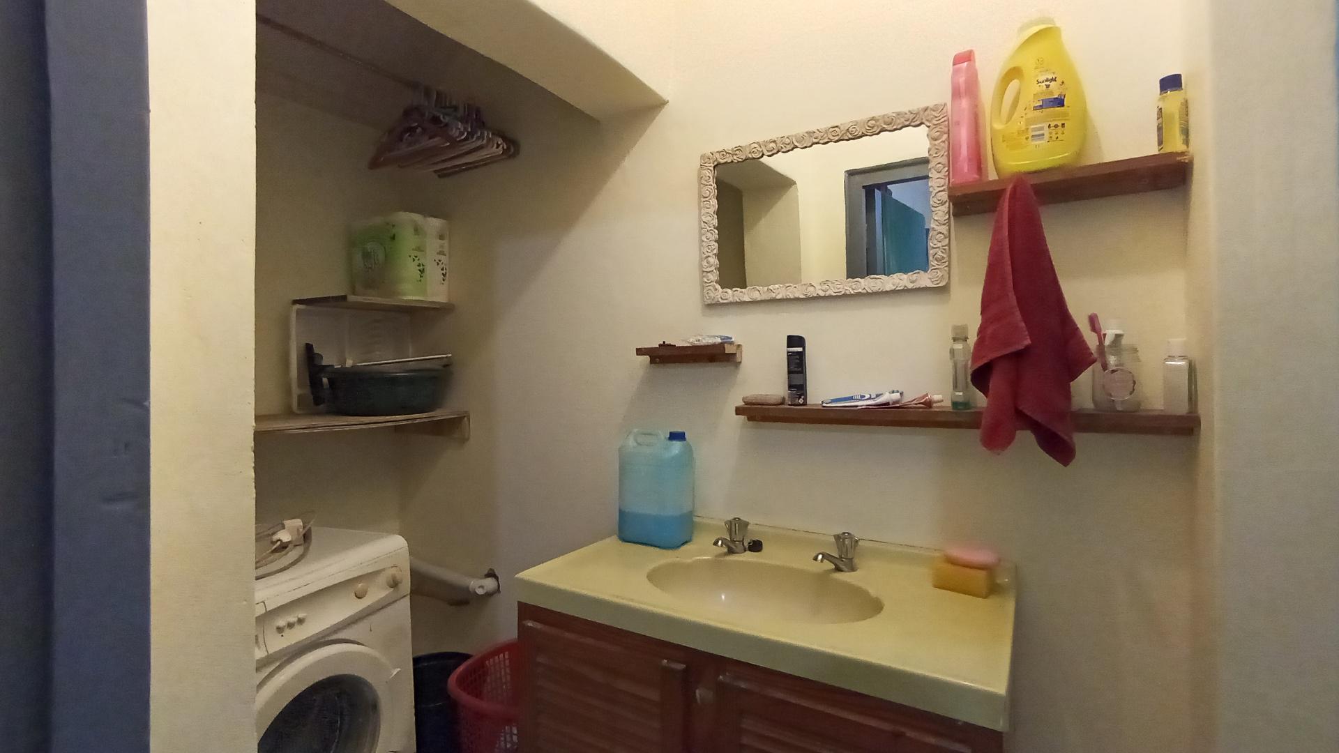 Bathroom 1 - 17 square meters of property in Port Edward