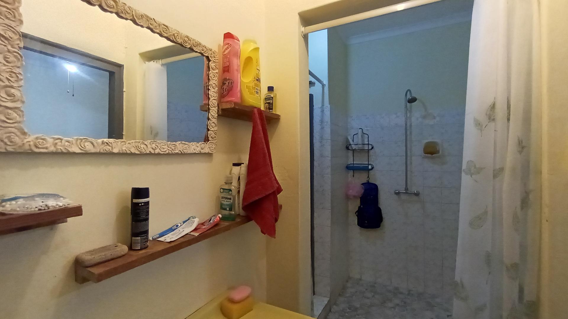 Bathroom 1 - 17 square meters of property in Port Edward