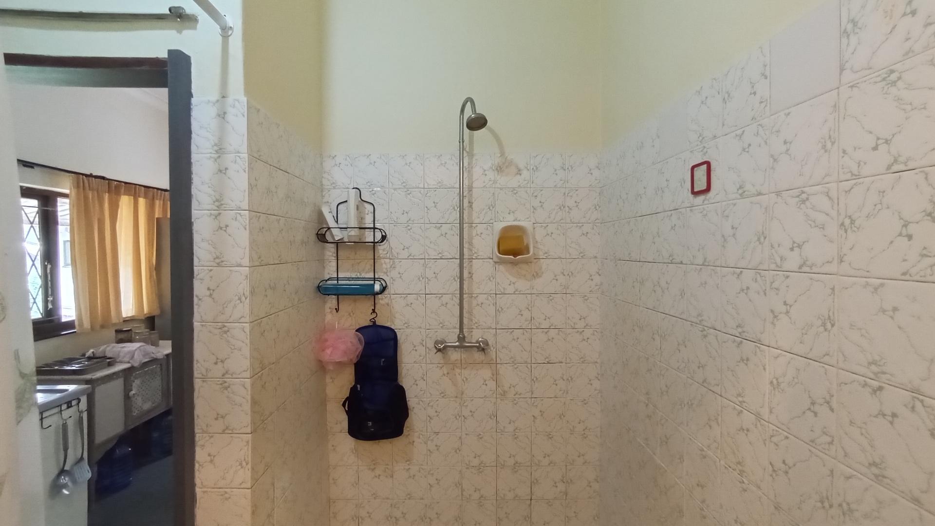 Bathroom 1 - 17 square meters of property in Port Edward