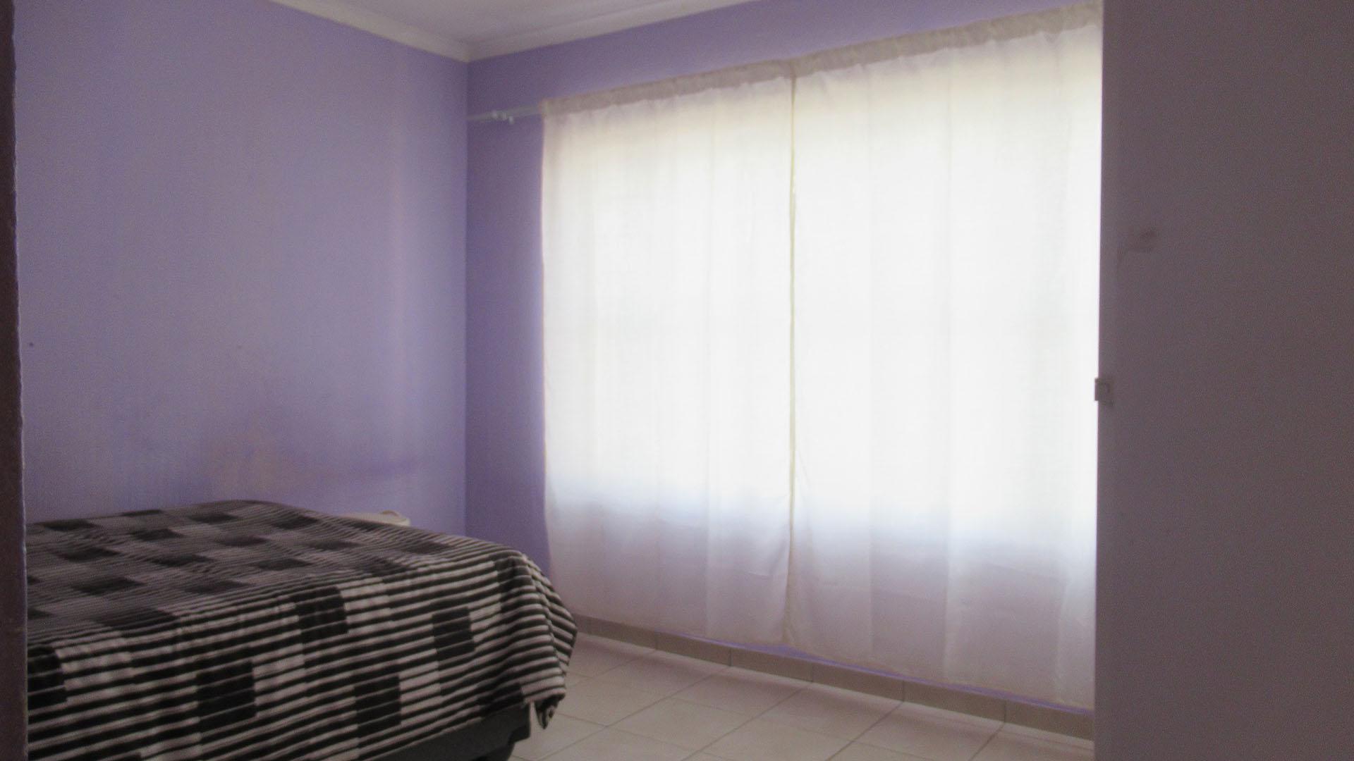 Bed Room 2 of property in Discovery