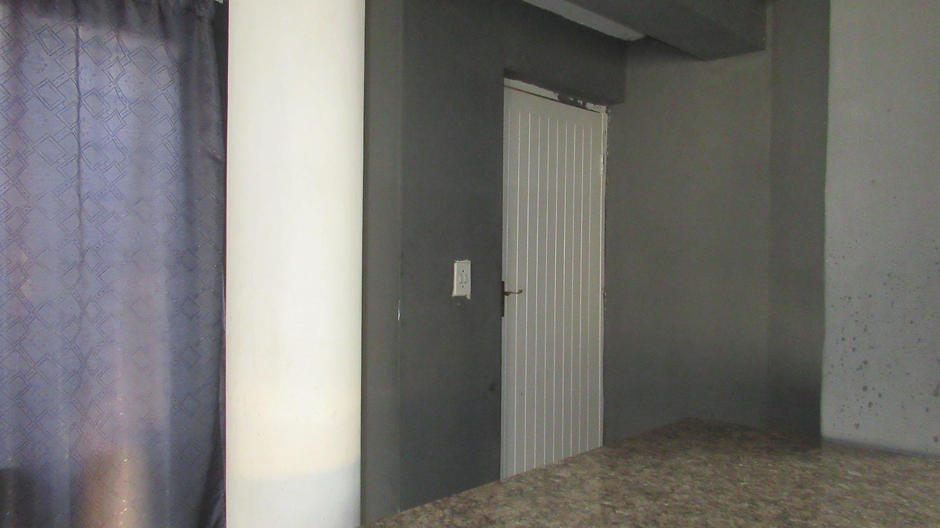 Kitchen of property in Discovery