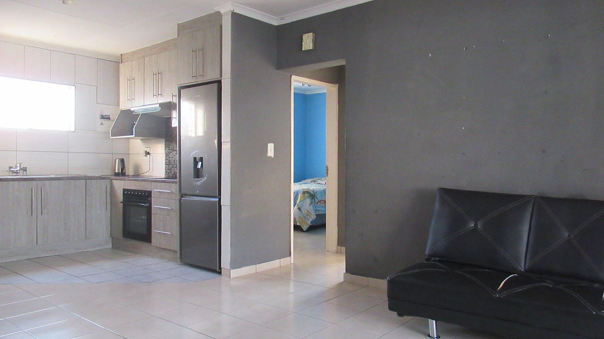 Kitchen of property in Discovery