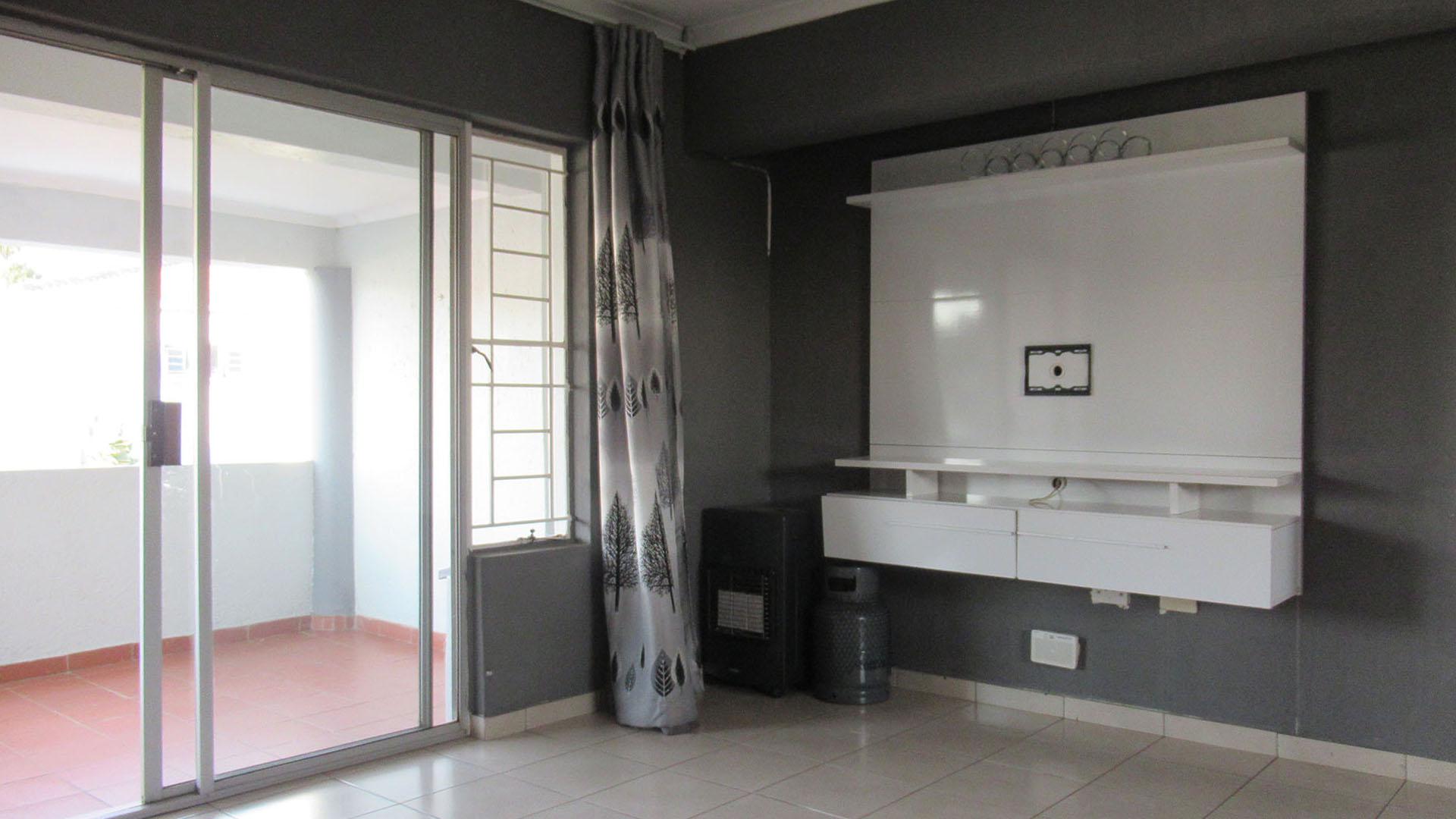 Lounges - 17 square meters of property in Discovery