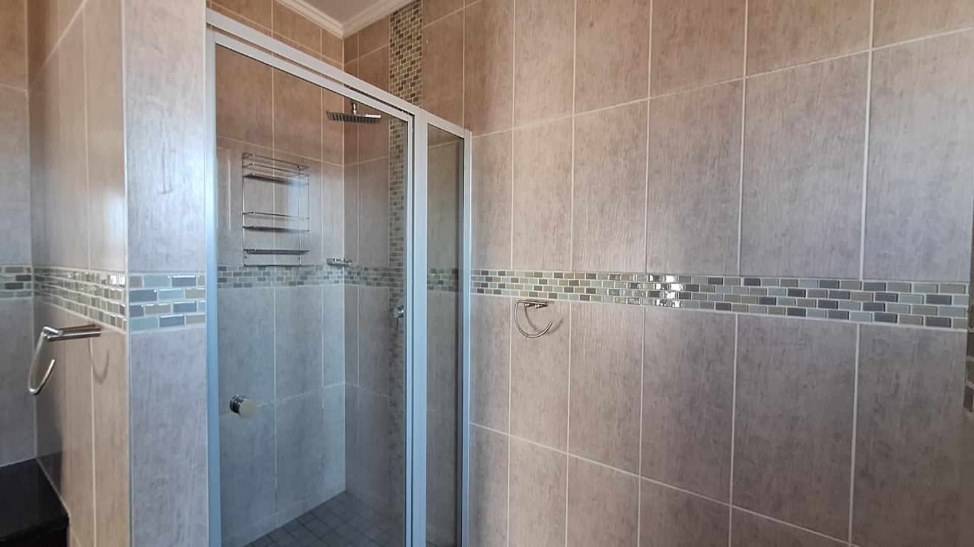 Main Bathroom - 15 square meters of property in Vanderbijlpark