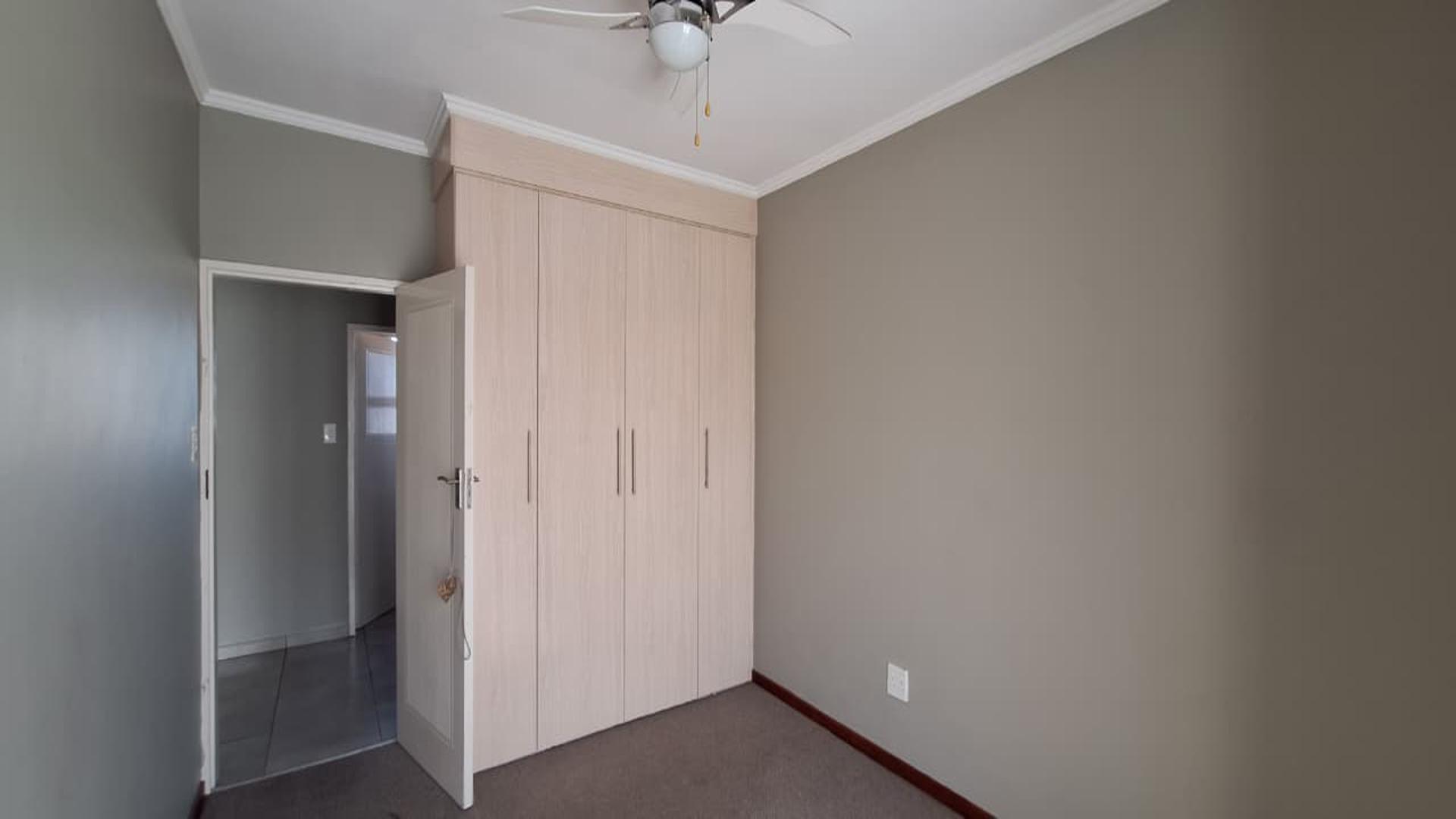 Bed Room 1 - 16 square meters of property in Vanderbijlpark