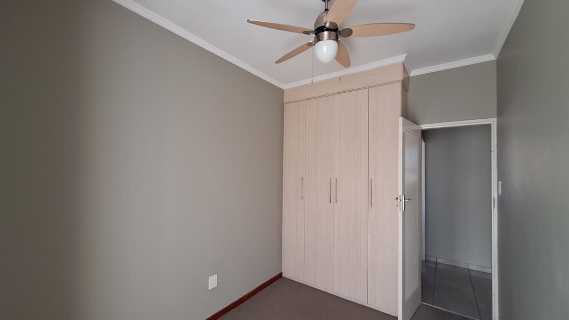 Bed Room 2 - 15 square meters of property in Vanderbijlpark