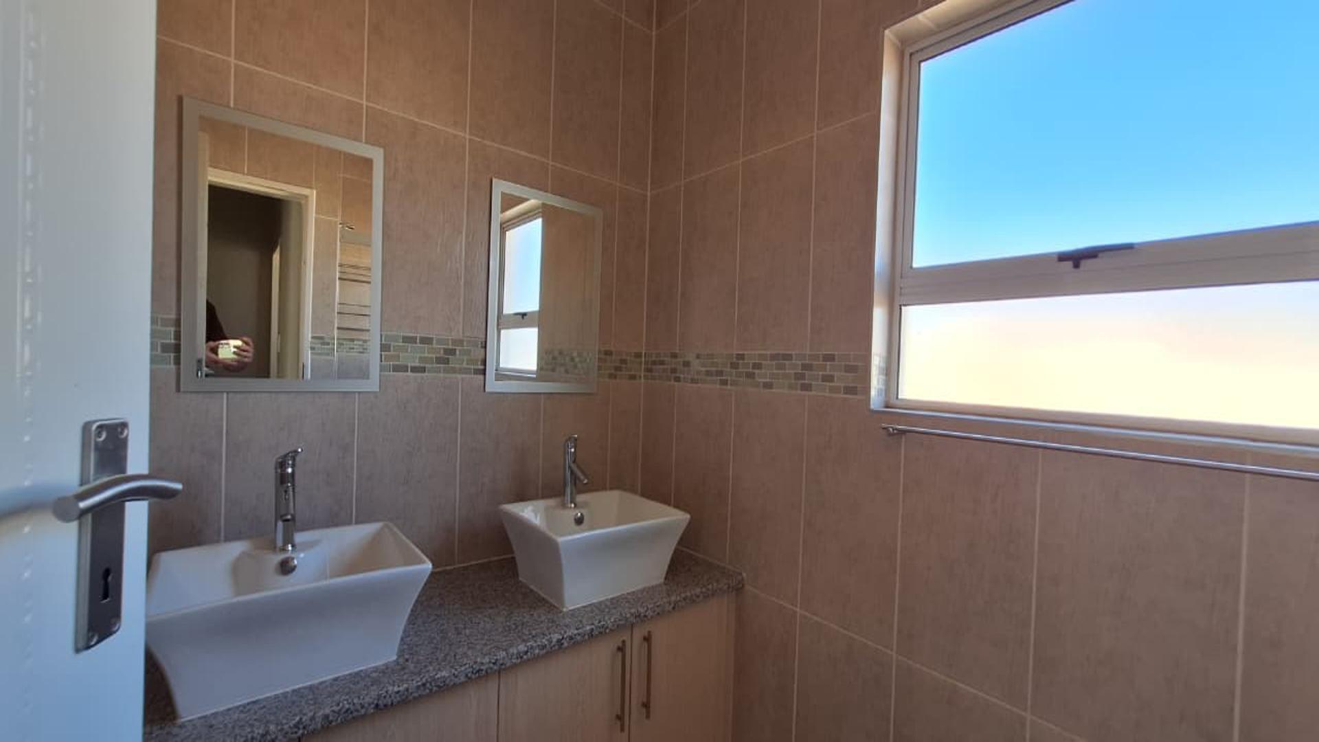 Bathroom 2 - 9 square meters of property in Vanderbijlpark