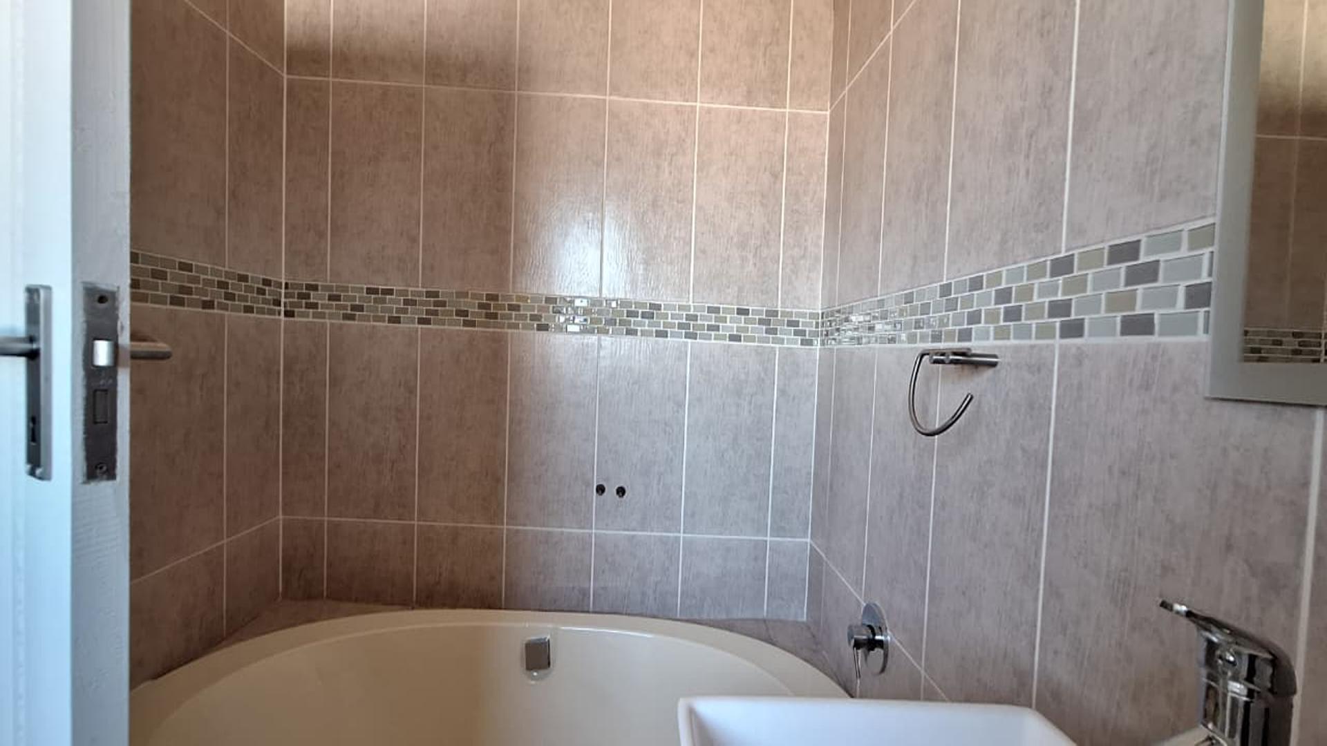 Bathroom 2 - 9 square meters of property in Vanderbijlpark