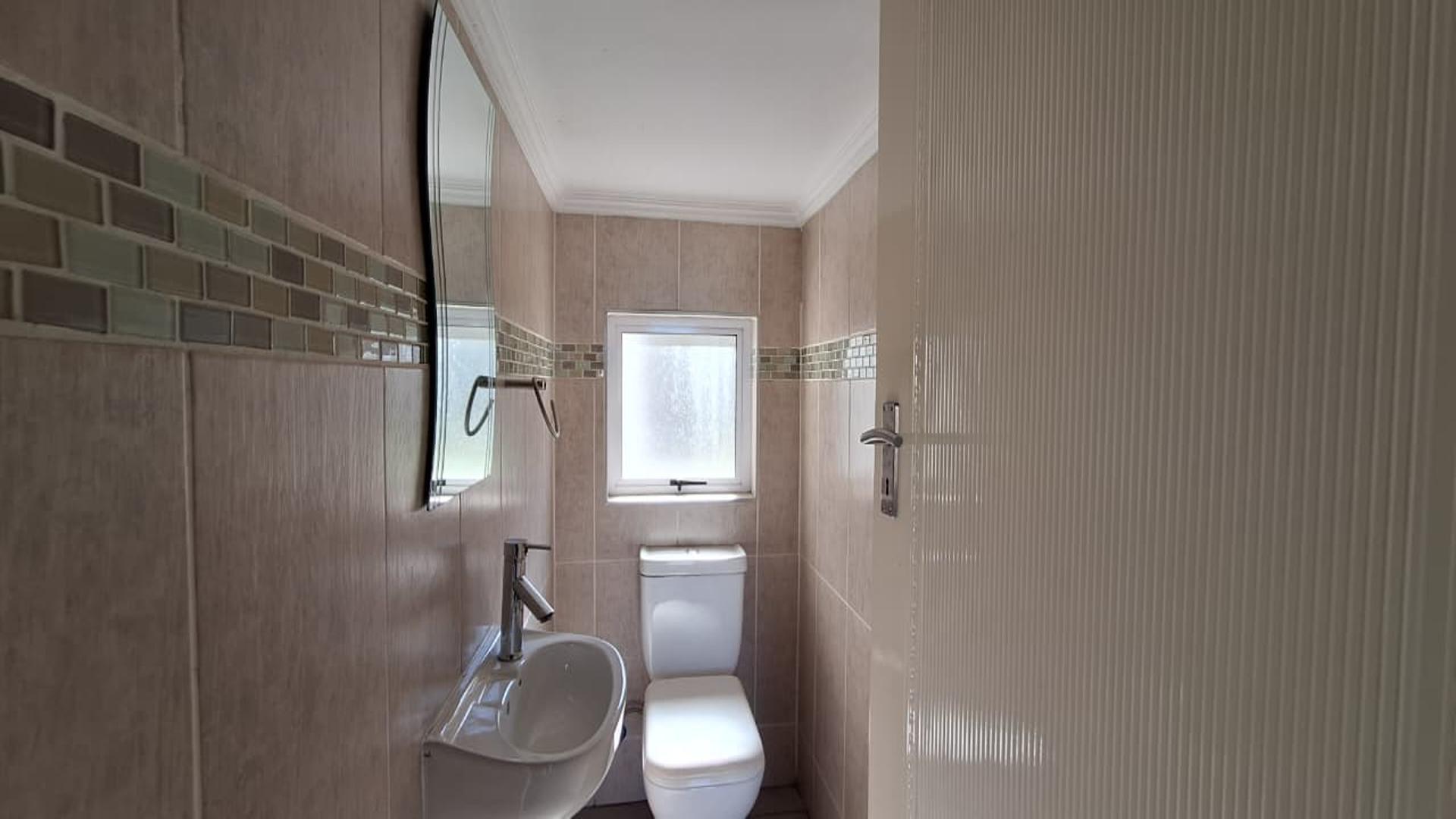 Guest Toilet - 3 square meters of property in Vanderbijlpark