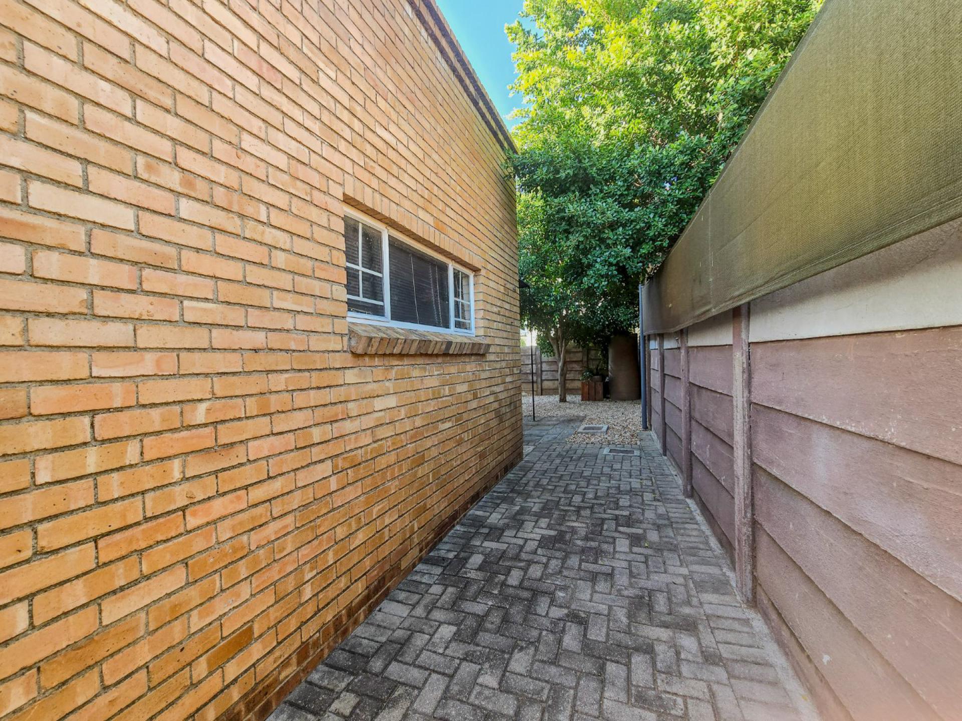  of property in Bendor