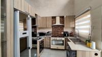 Kitchen - 13 square meters of property in Fleurdal
